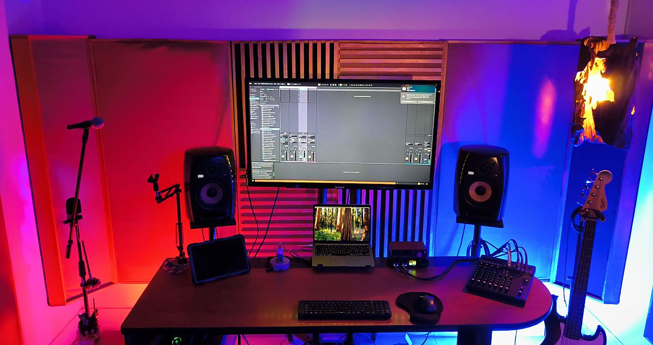 Rec Room Studio, estudio musical en Medellín con sala acústicamente tratada